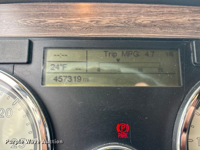 image for item FC2083 2017 Freightliner 122SD semi truck