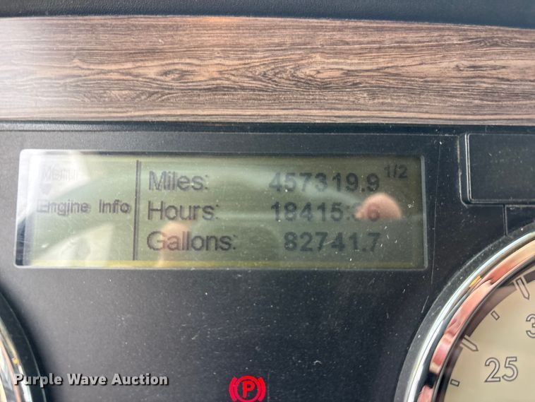 image for item FC2083 2017 Freightliner 122SD semi truck