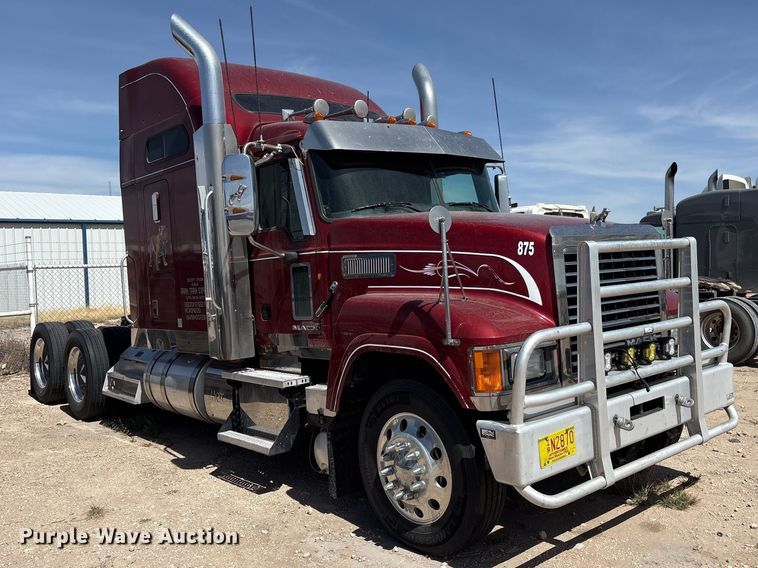 image for item FC2106 2011 Mack CHU613 semi truck