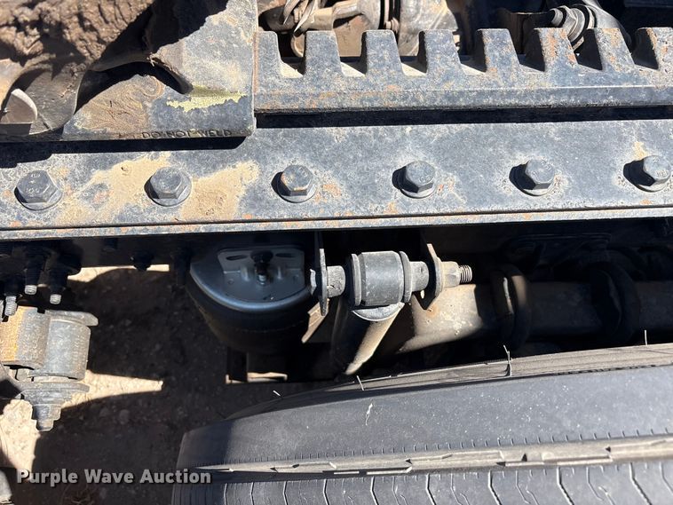 image for item FC2106 2011 Mack CHU613 semi truck