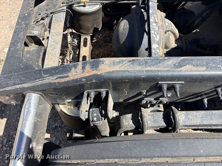 image for item FC2106 2011 Mack CHU613 semi truck