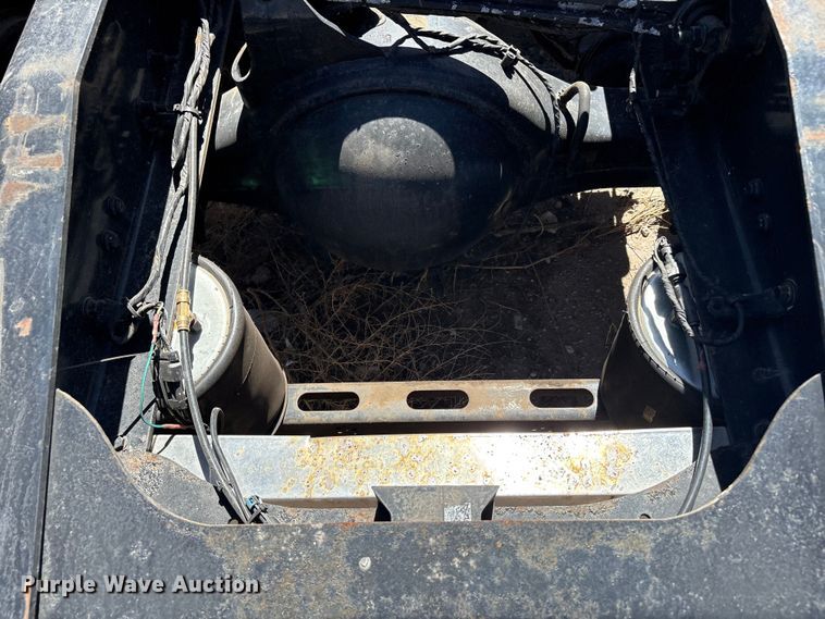 image for item FC2106 2011 Mack CHU613 semi truck