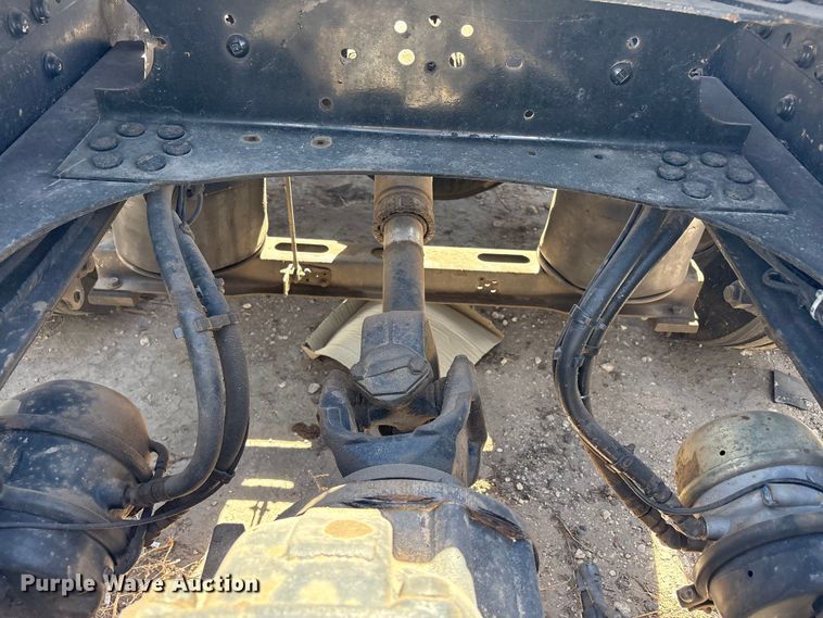 image for item FC2106 2011 Mack CHU613 semi truck