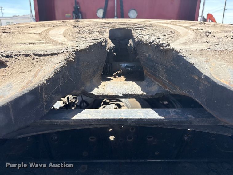 image for item FC2106 2011 Mack CHU613 semi truck