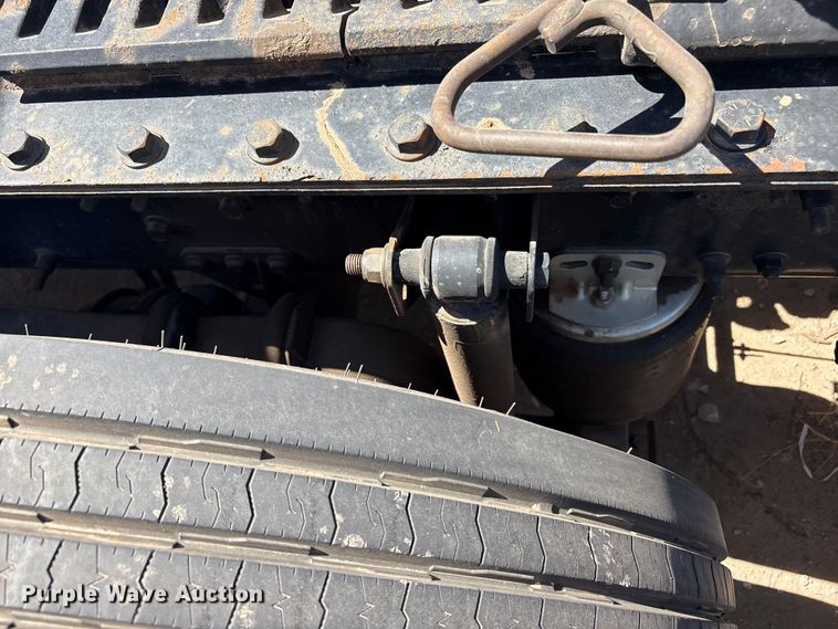 image for item FC2106 2011 Mack CHU613 semi truck