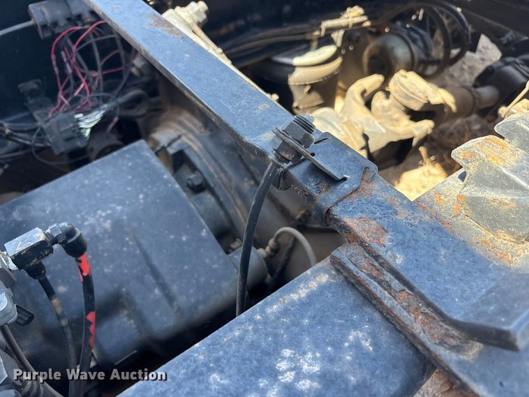 image for item FC2106 2011 Mack CHU613 semi truck