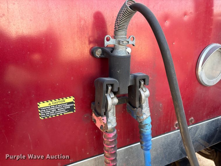 image for item FC2106 2011 Mack CHU613 semi truck