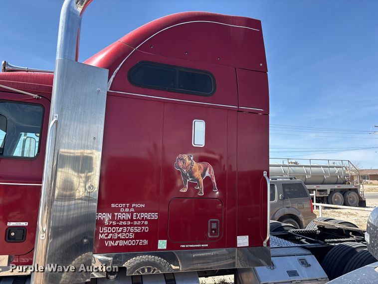 image for item FC2106 2011 Mack CHU613 semi truck