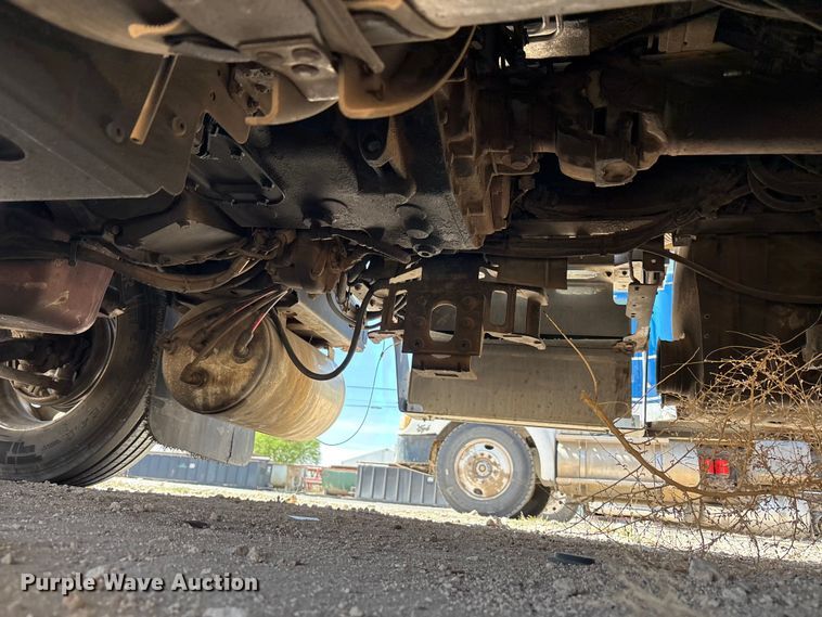 image for item FC2106 2011 Mack CHU613 semi truck