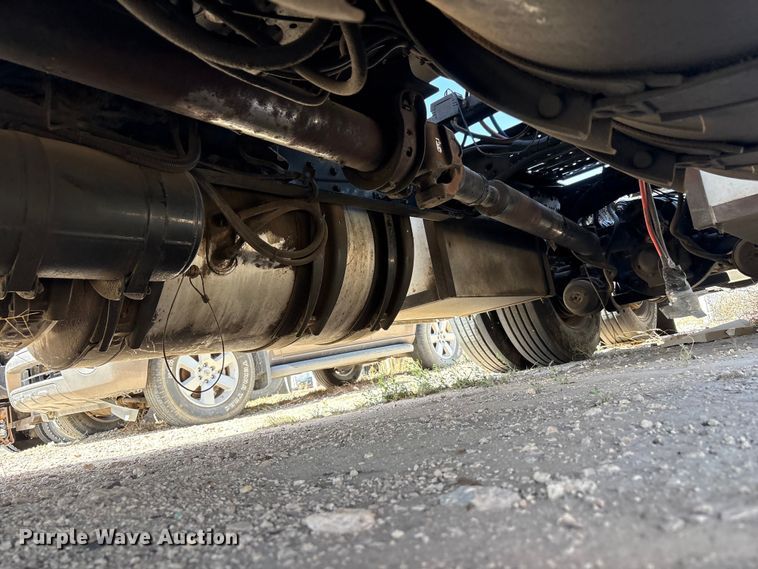 image for item FC2106 2011 Mack CHU613 semi truck