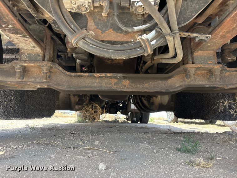 image for item FC2106 2011 Mack CHU613 semi truck