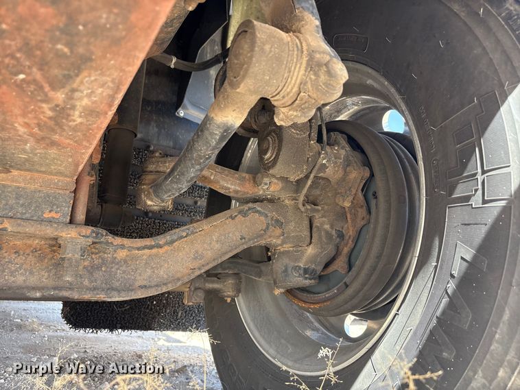 image for item FC2106 2011 Mack CHU613 semi truck