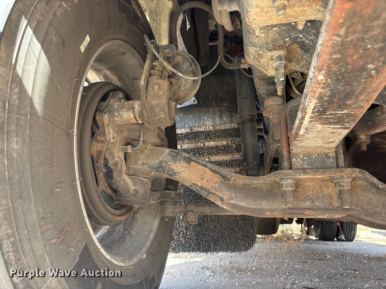 image for item FC2106 2011 Mack CHU613 semi truck