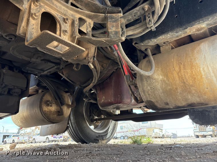 image for item FC2106 2011 Mack CHU613 semi truck