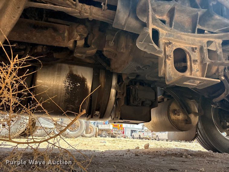 image for item FC2106 2011 Mack CHU613 semi truck