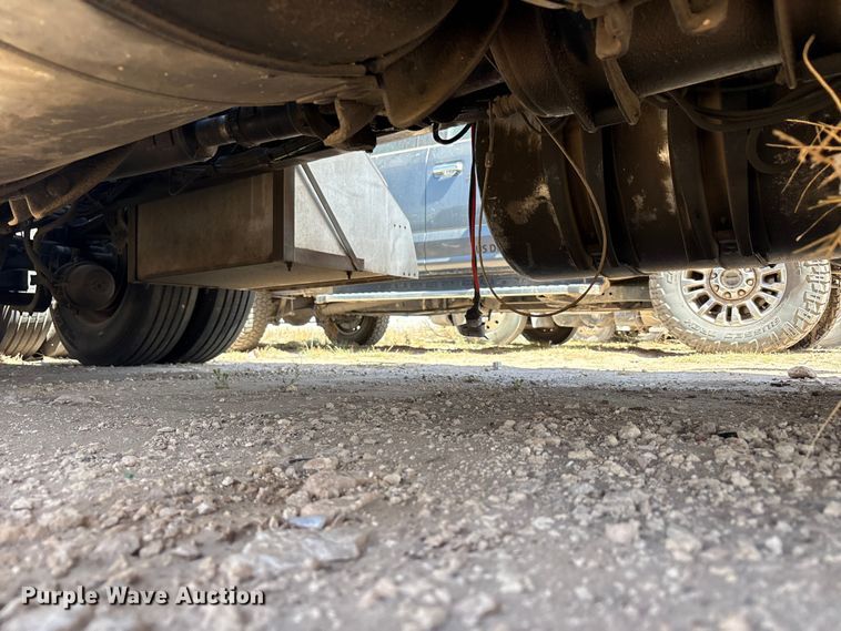 image for item FC2106 2011 Mack CHU613 semi truck