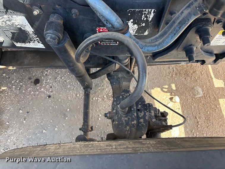 image for item FC2106 2011 Mack CHU613 semi truck