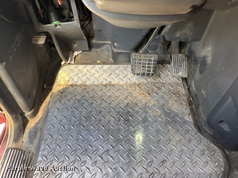 image for item FC2106 2011 Mack CHU613 semi truck