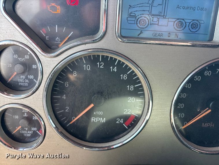 image for item FC2106 2011 Mack CHU613 semi truck