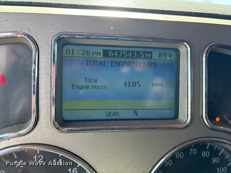 image for item FC2106 2011 Mack CHU613 semi truck