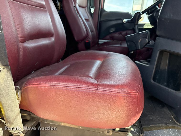 image for item FC2106 2011 Mack CHU613 semi truck