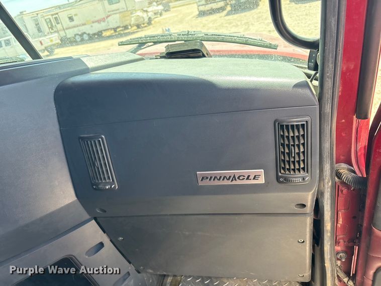 image for item FC2106 2011 Mack CHU613 semi truck