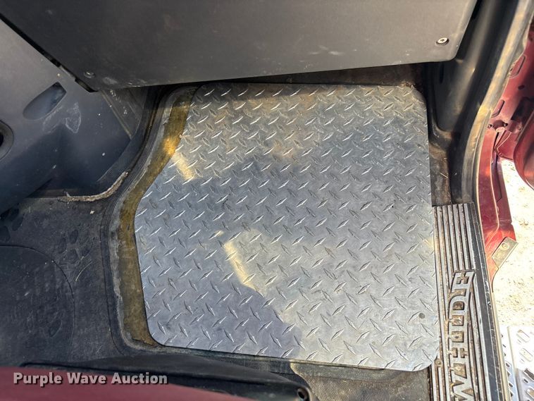 image for item FC2106 2011 Mack CHU613 semi truck