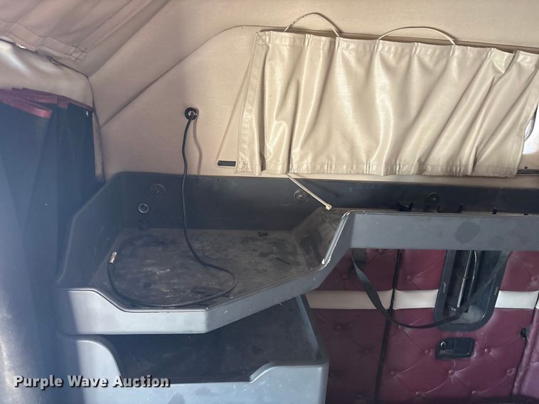 image for item FC2106 2011 Mack CHU613 semi truck