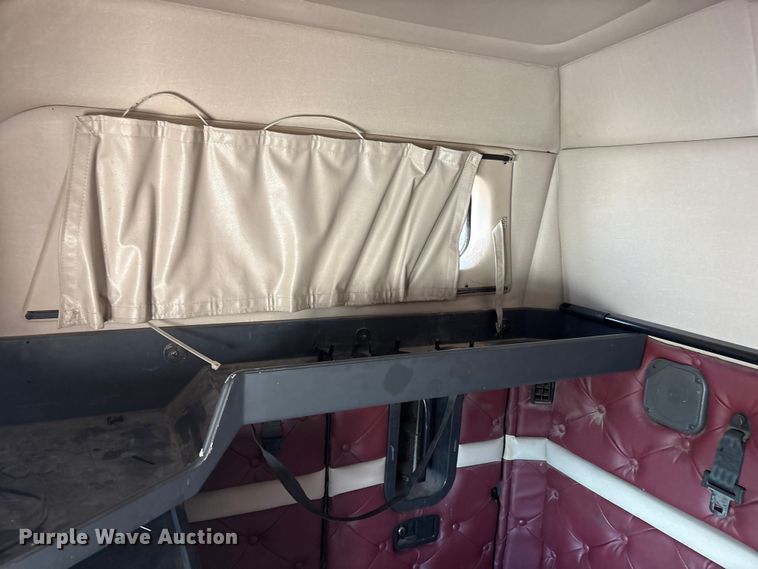 image for item FC2106 2011 Mack CHU613 semi truck