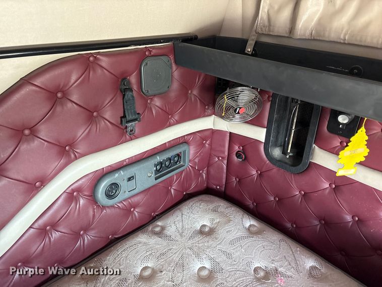 image for item FC2106 2011 Mack CHU613 semi truck