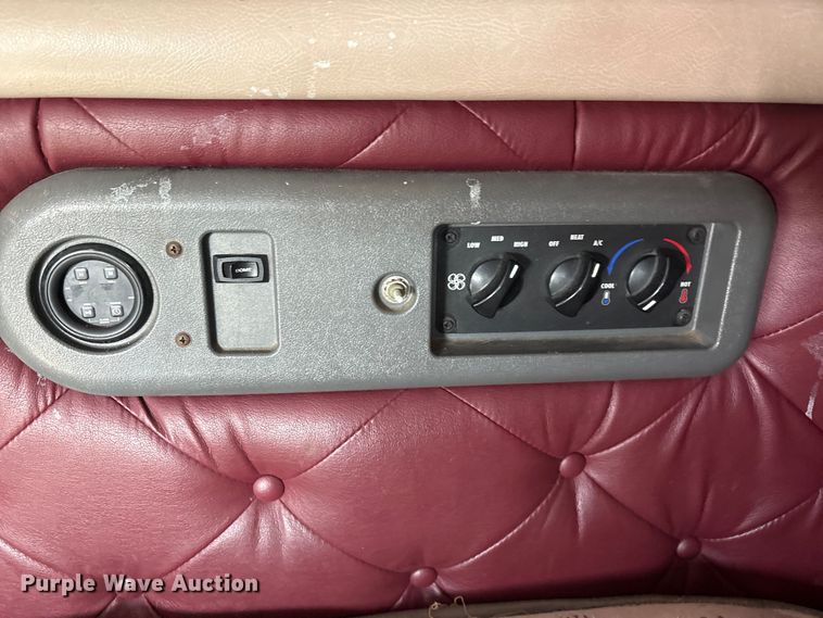 image for item FC2106 2011 Mack CHU613 semi truck