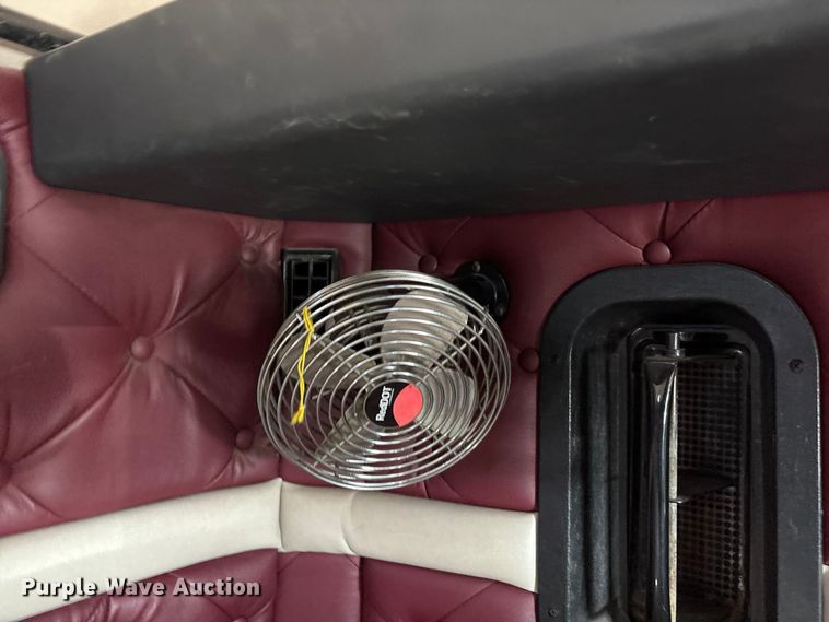 image for item FC2106 2011 Mack CHU613 semi truck