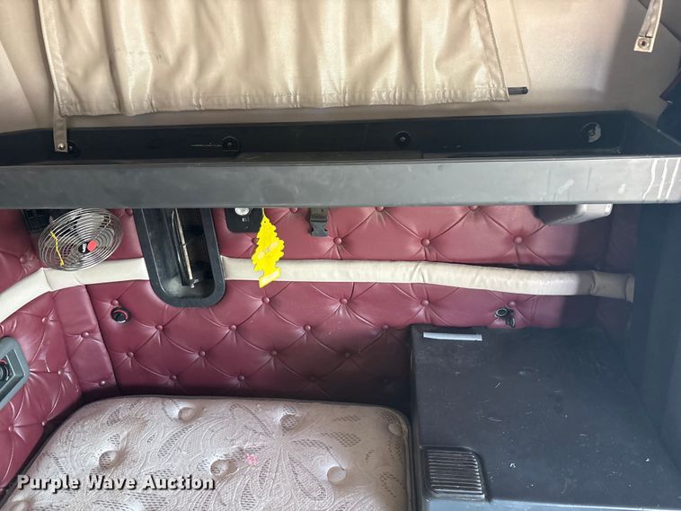 image for item FC2106 2011 Mack CHU613 semi truck