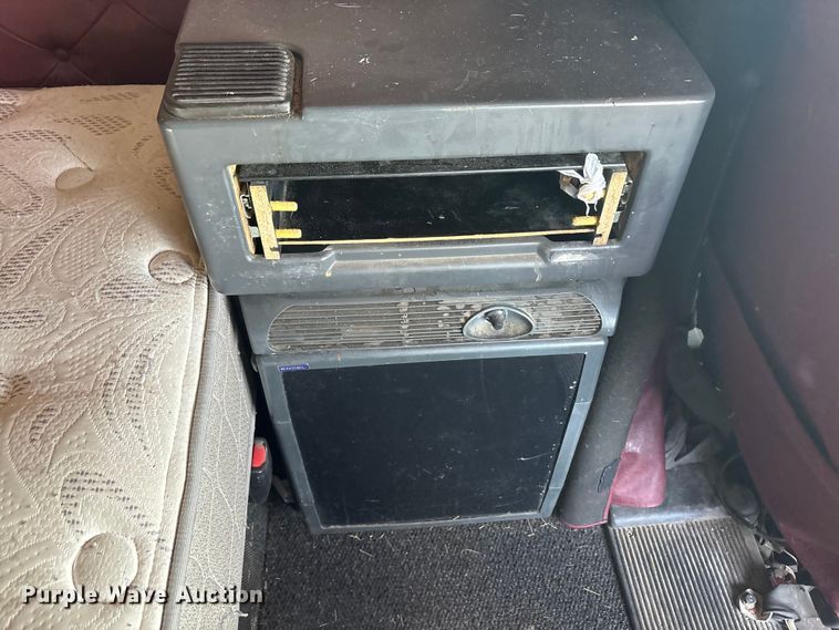 image for item FC2106 2011 Mack CHU613 semi truck