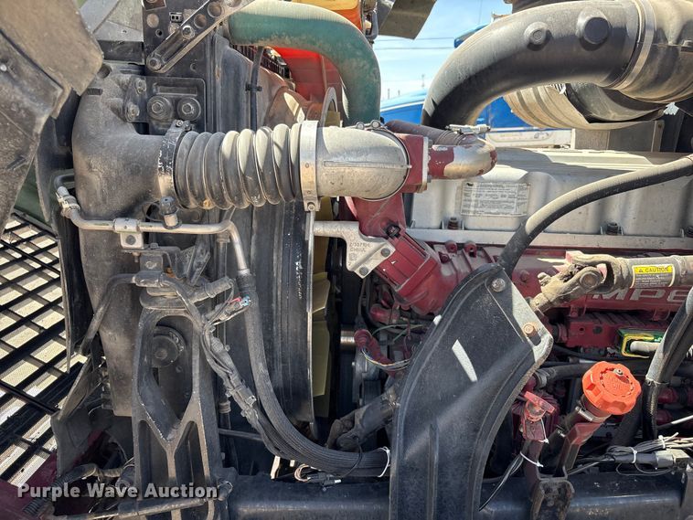 image for item FC2106 2011 Mack CHU613 semi truck