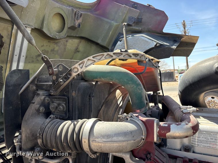 image for item FC2106 2011 Mack CHU613 semi truck