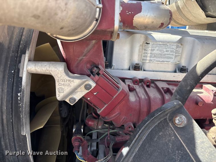 image for item FC2106 2011 Mack CHU613 semi truck