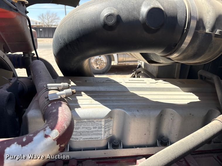 image for item FC2106 2011 Mack CHU613 semi truck