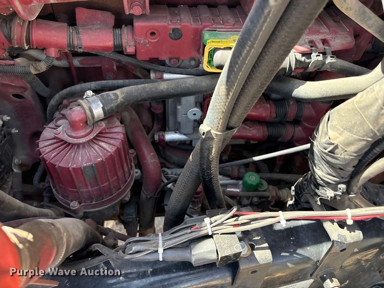 image for item FC2106 2011 Mack CHU613 semi truck