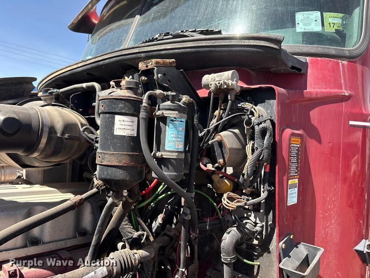 image for item FC2106 2011 Mack CHU613 semi truck