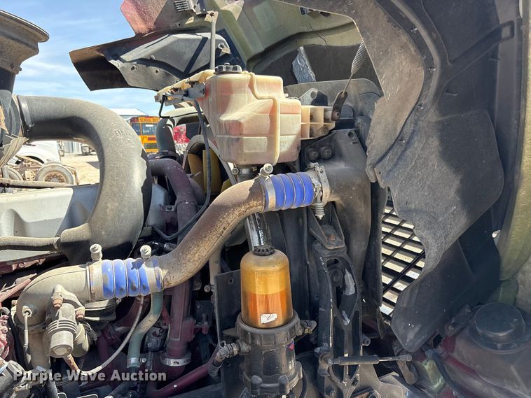 image for item FC2106 2011 Mack CHU613 semi truck