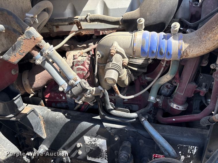 image for item FC2106 2011 Mack CHU613 semi truck