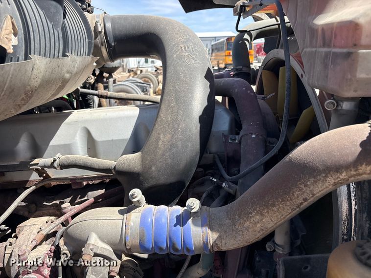 image for item FC2106 2011 Mack CHU613 semi truck