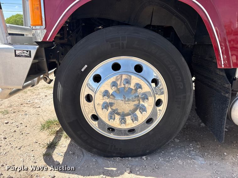 image for item FC2106 2011 Mack CHU613 semi truck