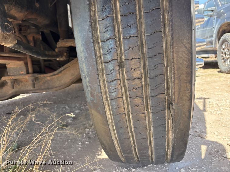 image for item FC2106 2011 Mack CHU613 semi truck