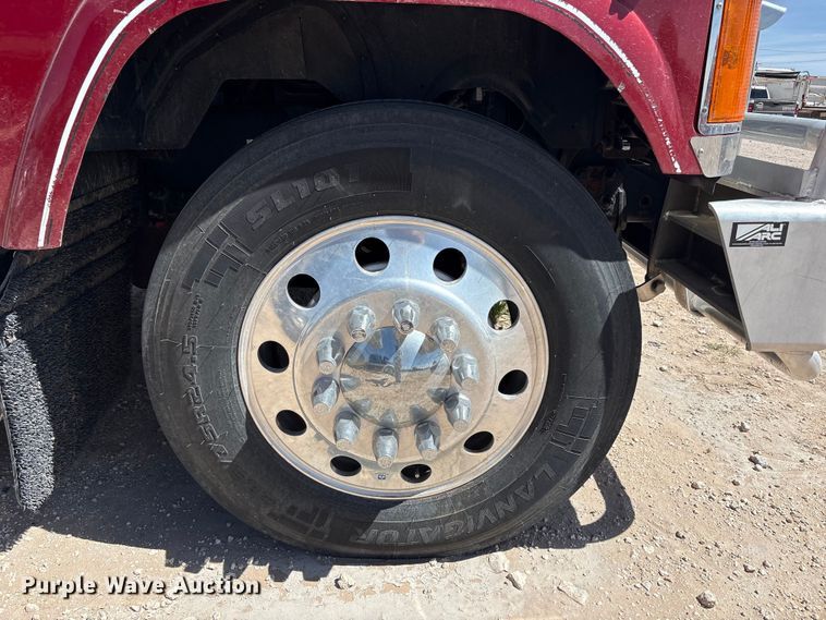 image for item FC2106 2011 Mack CHU613 semi truck