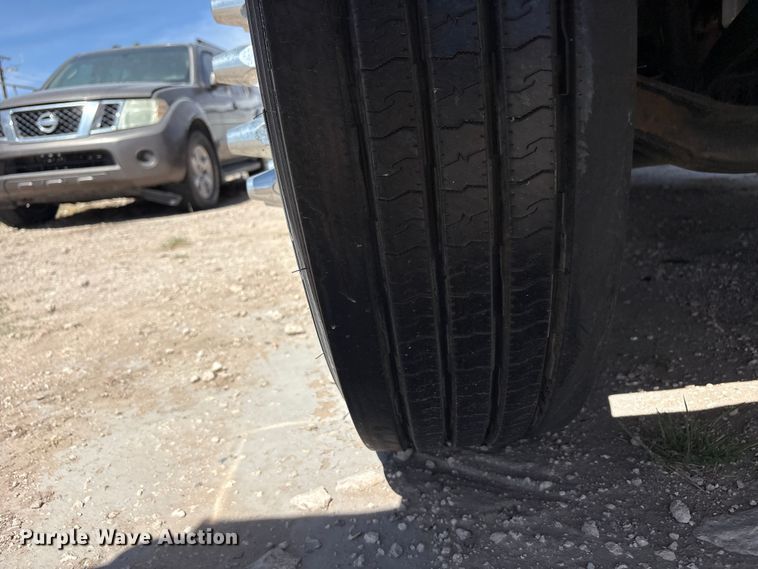 image for item FC2106 2011 Mack CHU613 semi truck