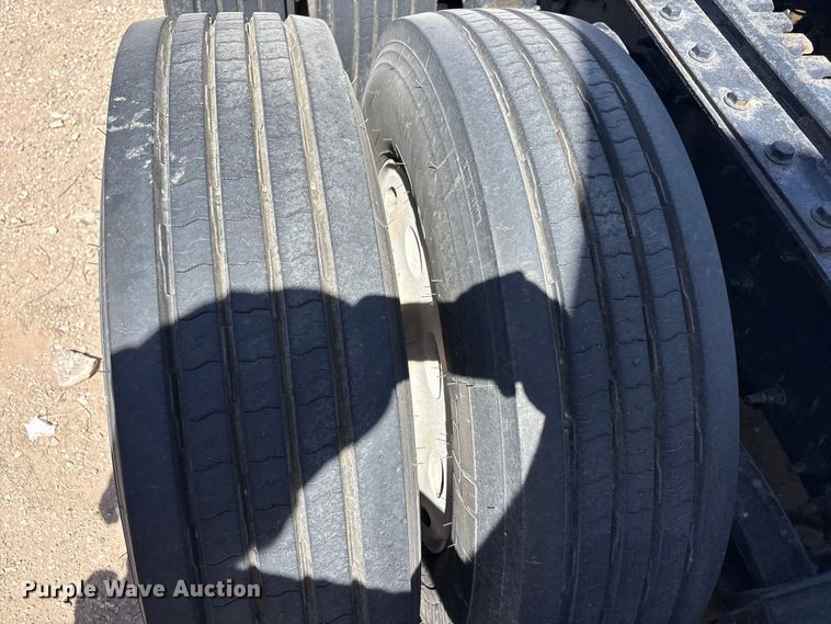 image for item FC2106 2011 Mack CHU613 semi truck