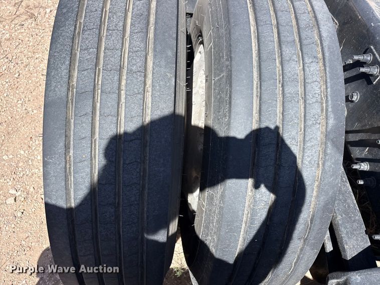 image for item FC2106 2011 Mack CHU613 semi truck