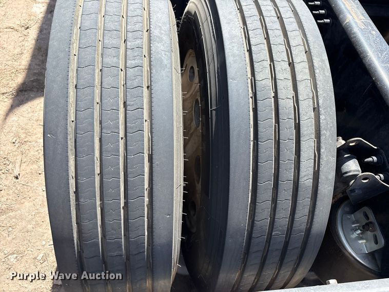 image for item FC2106 2011 Mack CHU613 semi truck